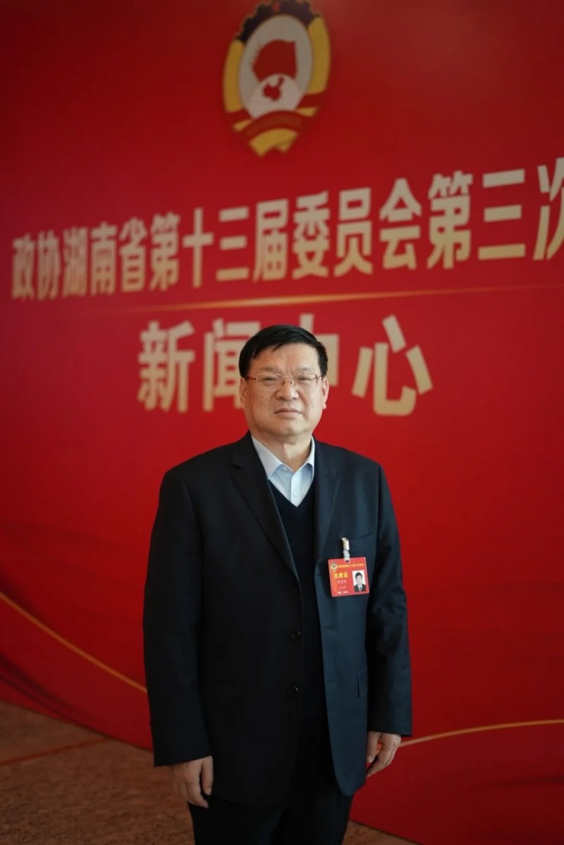 兩會(huì)供銷之聲丨周重旺：產(chǎn)業(yè)先行，以農(nóng)業(yè)經(jīng)營(yíng)主體的發(fā)展助力鄉(xiāng)村振興