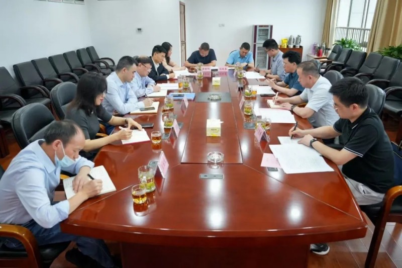 湖南省供銷合作總社黨組書(shū)記、理事會(huì)主任周曉理調(diào)研公司并主持召開(kāi)座談會(huì)